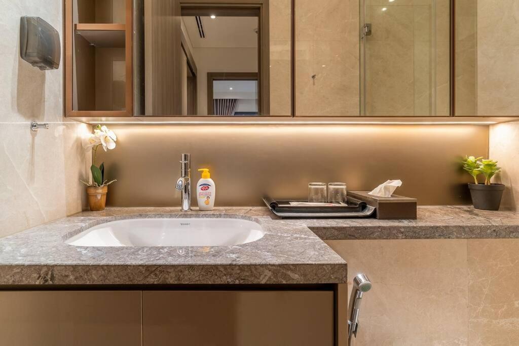 The Rixx Lavish In The Of Dist1 With Pool, Gym, Sauna, Jacuzzi, Kidsclub Căn hộ